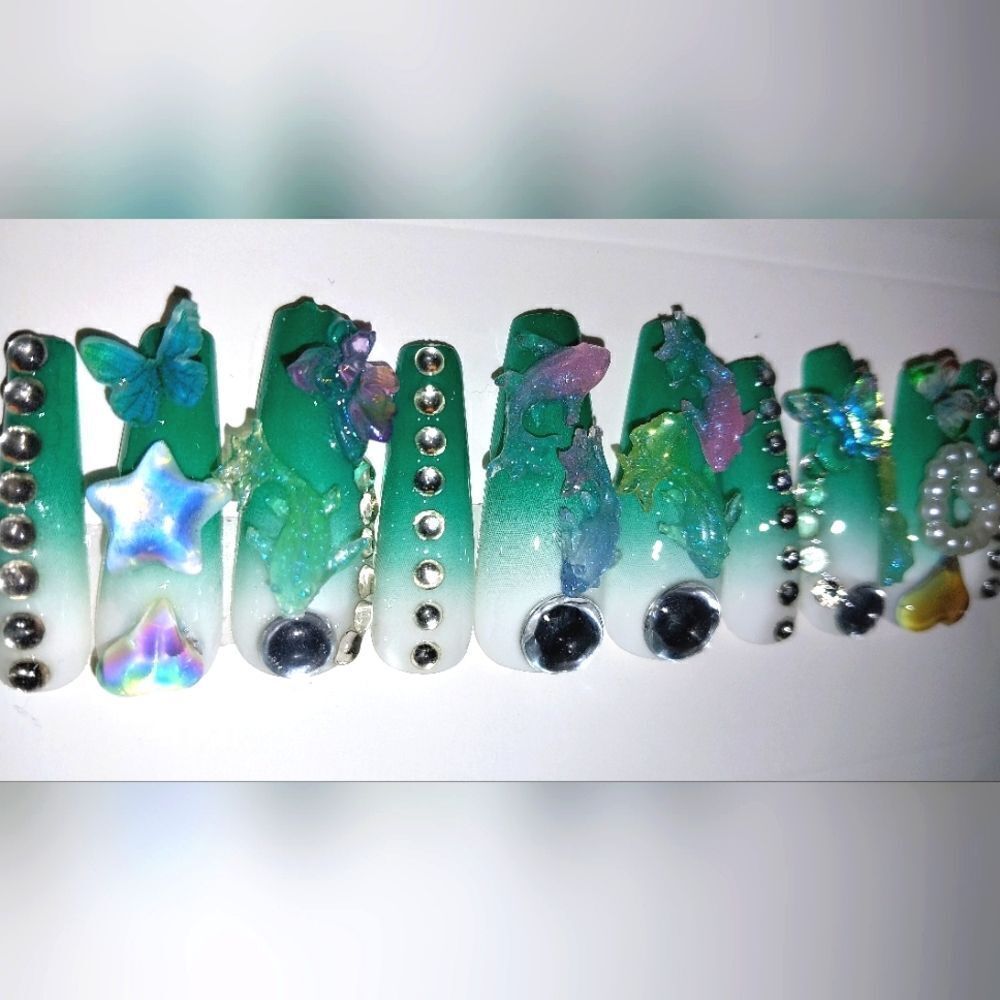 Hand crafted custom 10pc acrylic press on nails